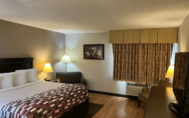 Red Roof Inn & Suites Mt Holly - McGuire AFB
