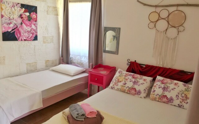 Tenedos Tatil Odaları