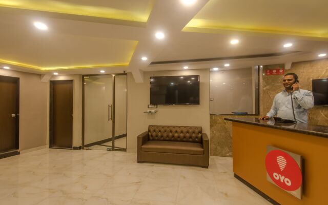 OYO 9748 Hotel Girgaon Palace
