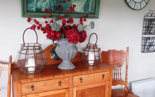 Fat Owl Motel, Bar & Eatery