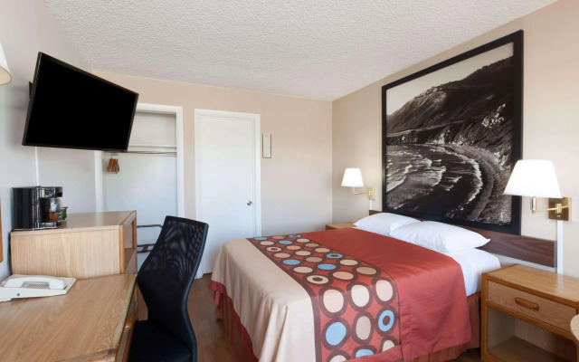 Super 8 By Wyndham Santa Barbara/Goleta