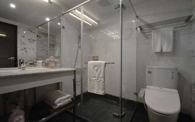 Red Dot Hotel