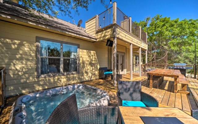 Luxe Canyon Home: Decks, Hot Tub + Lake Views