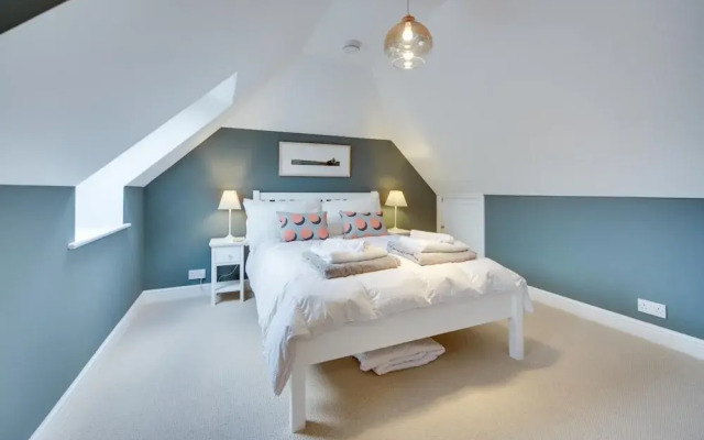 Super 5 Bedroom Family Friendly Retreat Rustington