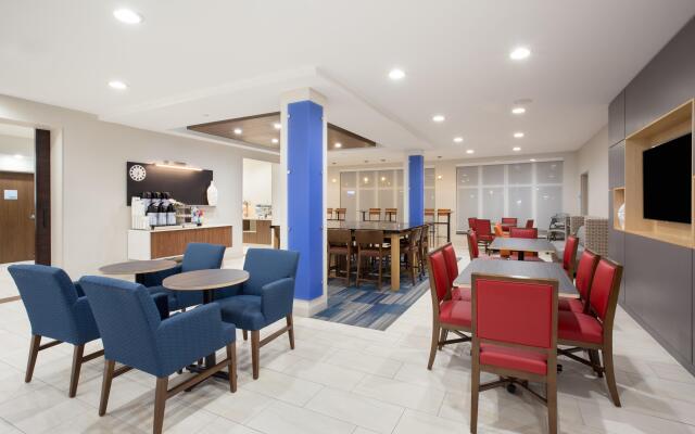 Holiday Inn Express & Suites Amarillo by IHG