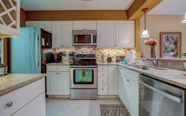 Colonnade Club 200 by Vtrips