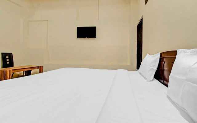 OYO Flagship 70280 Hotel Raj Baag