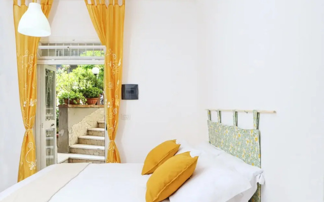 Appartamento Con Giardino A Mergellina
