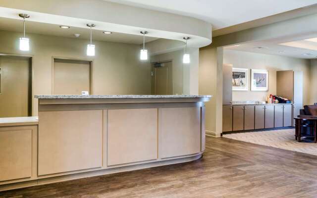 MainStay Suites Hackberry Sportsman's Lodge