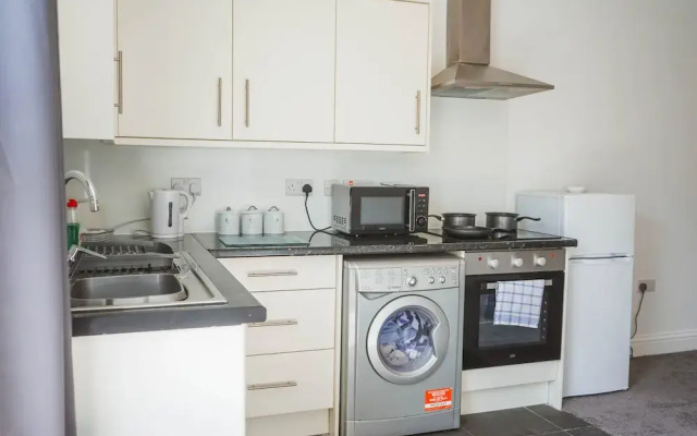 1 Bed Flat in Pedestrianized High Street
