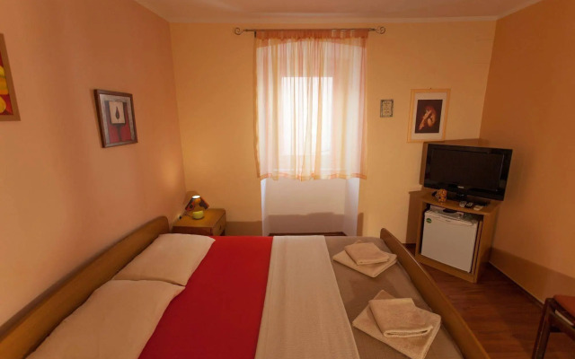 Guest House Floreus Cres