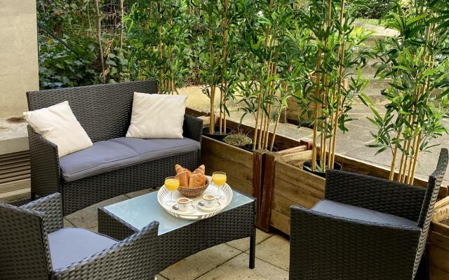 1607 - Wonderful apartment with terrace on garden