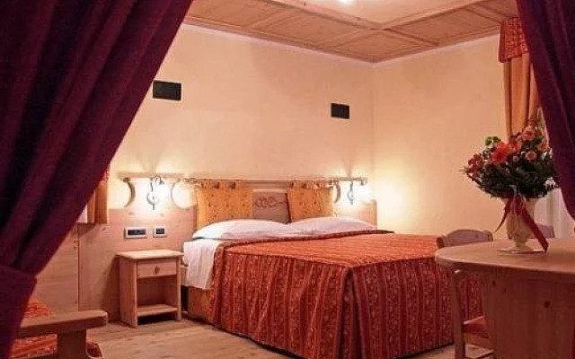 Jolly Dimaro Bed and Breakfast Rooms; Apartments