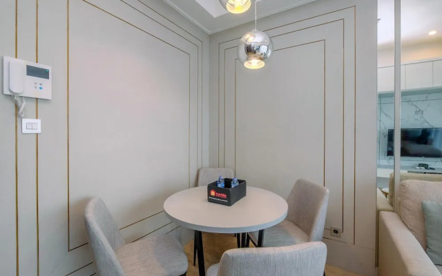 Elegant And Comfy 2Br At Menteng Park Apartment