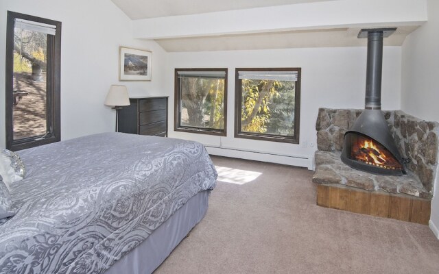 West Vail Riverfront Lodging, Colorado