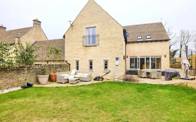 The Bourton-on-the-water Place - Lovely 5bdr House With Parking + Garden