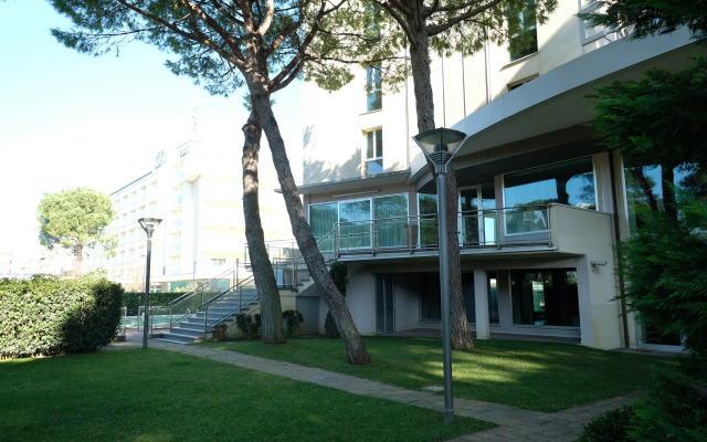 Hotel Embassy & Boston