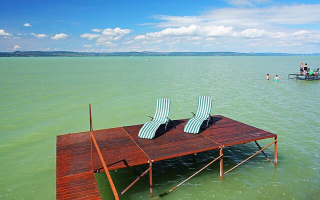 Balaton A2032
