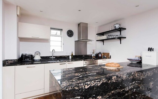 Luxury and Modern Bayswater Apartment