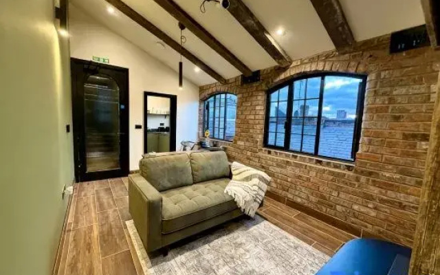 Unique Japandi Loft in Jewellery Quarter Bham