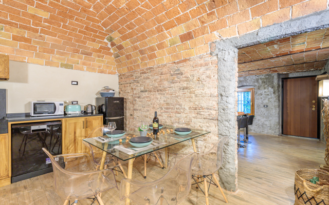 Cascina Liebe with sauna among vineyards