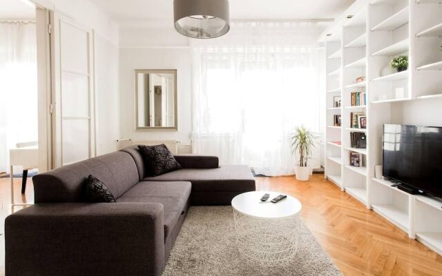 Basilica View Apartment With Balcony