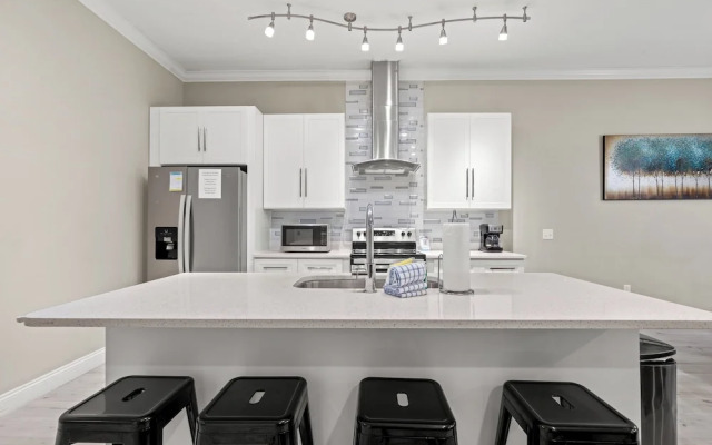 Spacious 4-bed, 3-bath Beach House Sleeps 12 for the Perfect Getaway