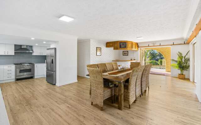 Waterfront Family Entertainer   5 Bedroom   Pool