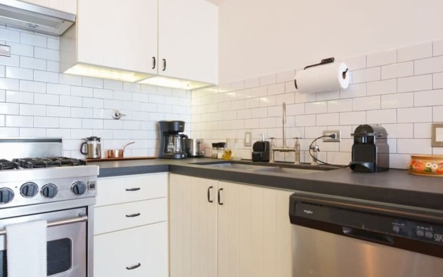 w Stunning 2BR With Balcony in Casco Viejo