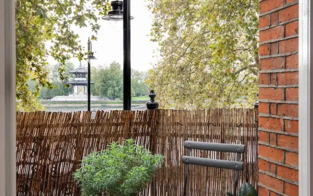 Chelsea Embankment III by Onefinestay
