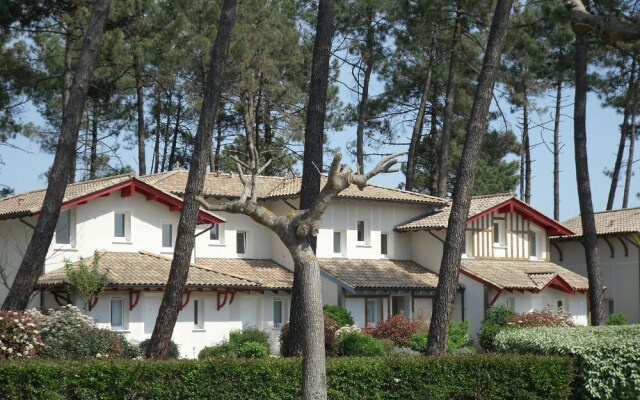 Semi-Detached Holiday Home in Green Surroundings
