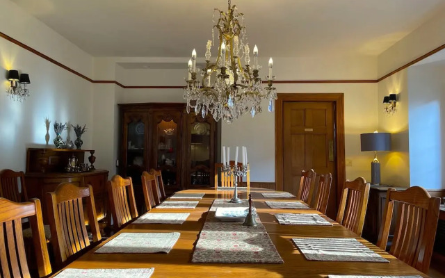 Cecil Bacon Manor