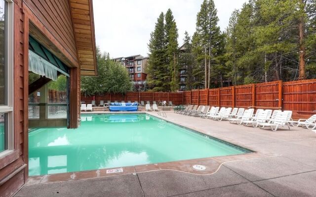 4 O'clock Lodge A16 1 Bedroom Condo by RedAwning