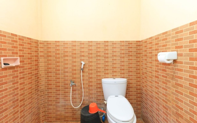 Hotel Tara Bar & Resto Air Sanih by ZUZU