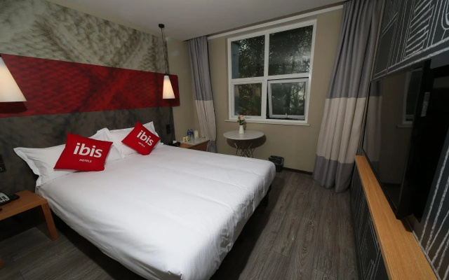 ibis Chengdu Meizhou Center