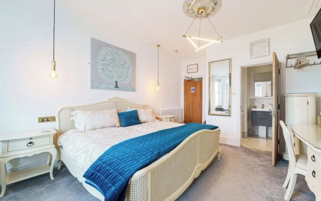 Lazy Waves Boutique B&B