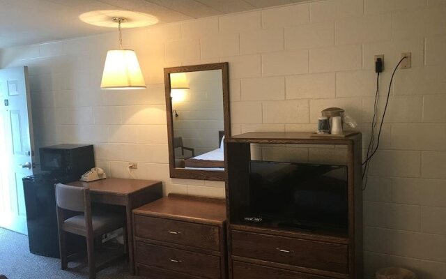 Four Winds Motel