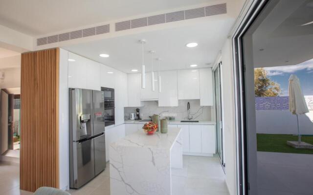 Artizan Seafront Villa 5
