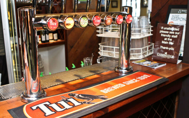 The Cambridge Hotel & Backpackers