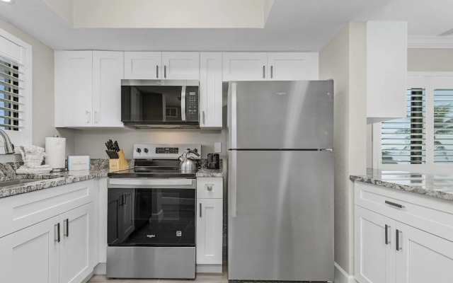 Seaside 101: Oceanview 2br/2ba Condo With Pool, Steps To Beach 2 Bedroom Condo