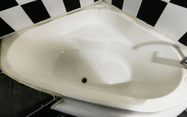 Eumseong Black and White