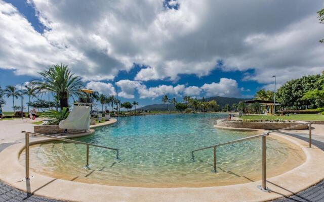 2BR Apartment with Stunning Ocean Views