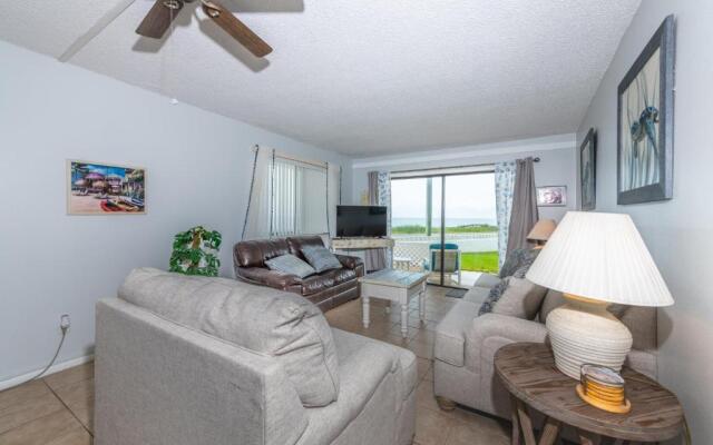 Lovely 2 Bedroom Beachfront Condo
