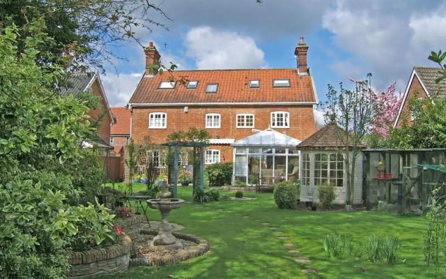 Chedgrave House