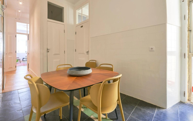 Sunny Pink Street Historical Apt, By TimeCooler