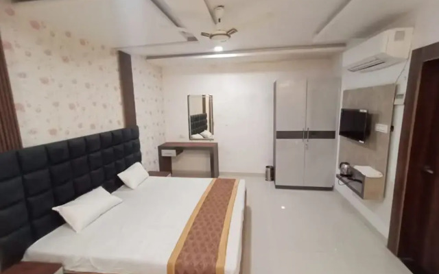 Goroomgo Naman Hotel and Banquet Kanpur