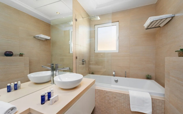 Maison Privee - Ultra-Luxury Villa w/ Private Pool & Beach on Palm