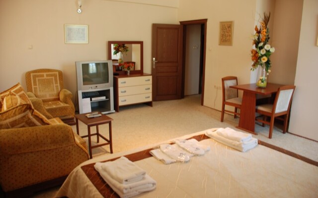 Shila Tatil Koyu