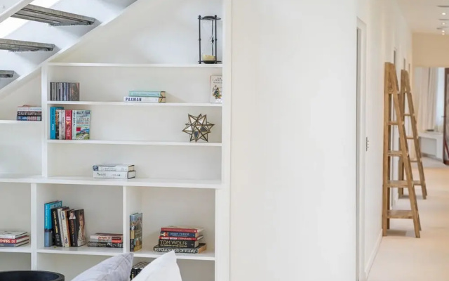 JOIVY Stunning 5-Bed Boathouse On The River Thames