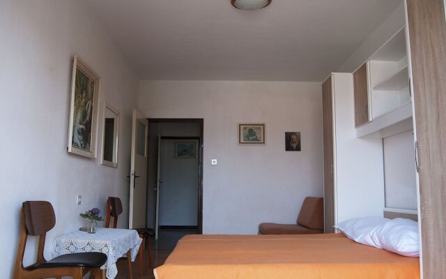 Apartments and Rooms Slavica